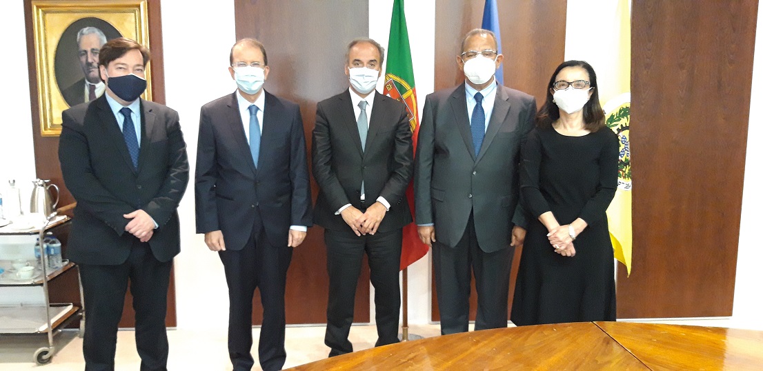 سمير ماجول وهشام اللومي يجتمعان برئيس جمعية الصناعيين البرتغاليين